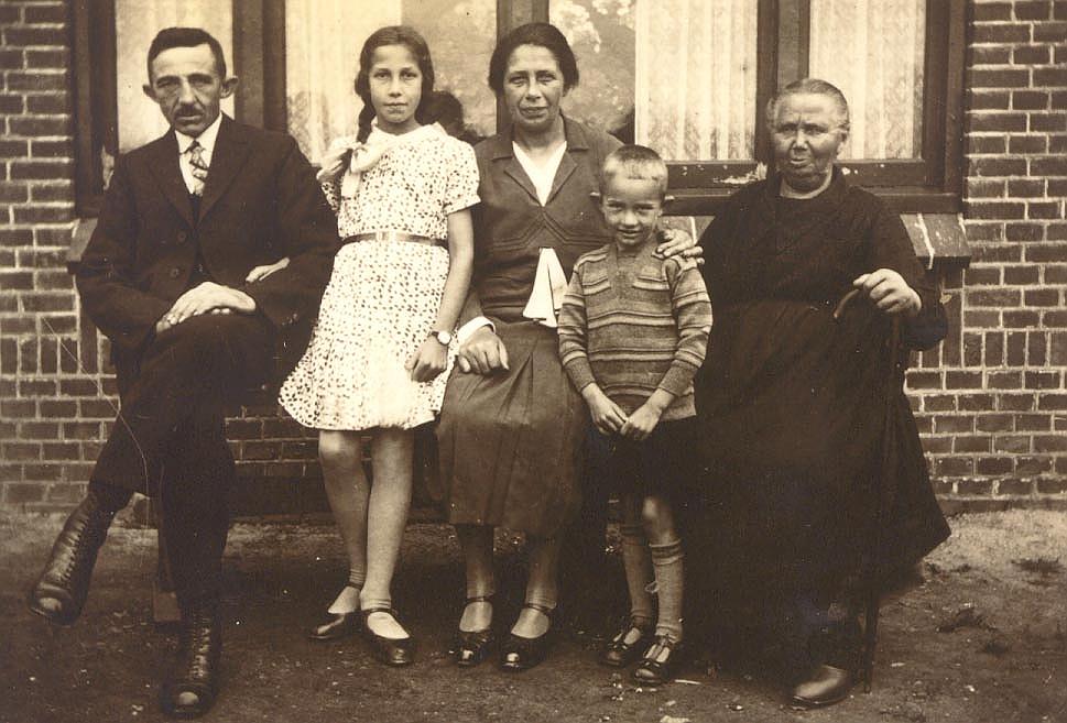 ida havinga.
gezin hendrik faber en antje maring met ida havinga.